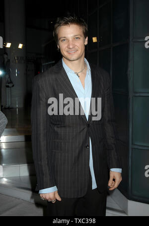 Jeremy Renner à l'VLIFE et Hermes' 1st Annual Oscar parti en lice à Hermes Boutique à Beverly Hills, CA. L'événement a eu lieu le lundi, 12 janvier 2004. Photo par : / PictureLux SBM - Référence #  Fichier SMBPLX 33790-4734 Banque D'Images