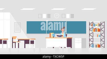 Smiling teacher sitting woman remet les élèves en face de craie verte concept d'éducation du conseil de classe moderne télévision intérieur full Illustration de Vecteur