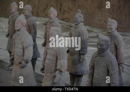 Shaanxi, Shaanxi, Chine. 25 Juin, 2019. Shaanxi, Chine - le 25 juin 2019:Le Musée de l'Armée de terre cuite est situé dans l'est de lintong district, xi "une ville, province de Shaanxi.C'est une grande tombe dans le cimetière de Ying Zheng, le premier empereur de Chine féodale.d'une superficie de 2,18 millions de mètres carrés, le cimetière est le plus grand musée militaire ancienne en Chine.Le Musée de l'Armée de terre cuite a été ouvert au public à la maison et à l'étranger en 1979, et sa découverte a été appelé la huitième merveille du monde. Crédit : SIPA Asie/ZUMA/Alamy Fil Live News Banque D'Images