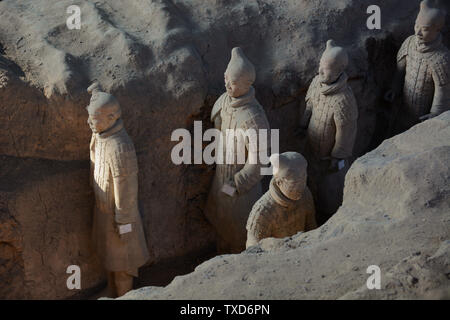 Shaanxi, Shaanxi, Chine. 25 Juin, 2019. Shaanxi, Chine - le 25 juin 2019:Le Musée de l'Armée de terre cuite est situé dans l'est de lintong district, xi "une ville, province de Shaanxi.C'est une grande tombe dans le cimetière de Ying Zheng, le premier empereur de Chine féodale.d'une superficie de 2,18 millions de mètres carrés, le cimetière est le plus grand musée militaire ancienne en Chine.Le Musée de l'Armée de terre cuite a été ouvert au public à la maison et à l'étranger en 1979, et sa découverte a été appelé la huitième merveille du monde. Crédit : SIPA Asie/ZUMA/Alamy Fil Live News Banque D'Images