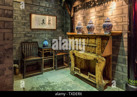 Une ancienne maison dans une ruelle étroite et large à Chengdu Banque D'Images