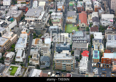 Fragment de logement dense métropole de windows gratte-ciel. Le Japon. Banque D'Images
