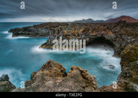 Espagne île des Canaries - côte de roches lavique Lanzatote Banque D'Images