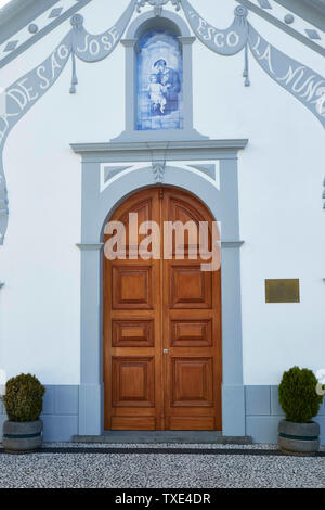 Détail de la porte de la petite église de Sao Jose da Capela, Camacha, Madeira, Portugal Banque D'Images