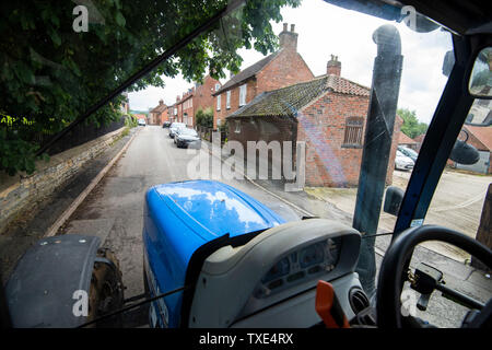 Tracteur roulant si Leicestershire, Angleterre Royaume-uni Rural Banque D'Images