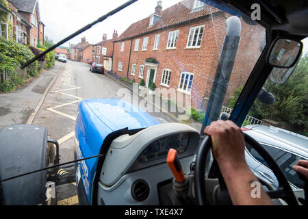 Tracteur roulant si Leicestershire, Angleterre Royaume-uni Rural Banque D'Images