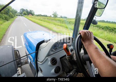 Tracteur roulant si Leicestershire, Angleterre Royaume-uni Rural Banque D'Images