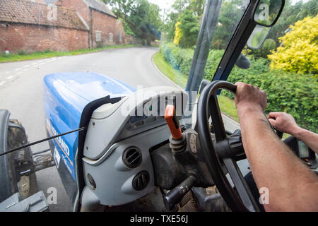 Tracteur roulant si Leicestershire, Angleterre Royaume-uni Rural Banque D'Images