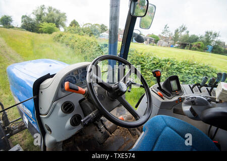 Tracteur roulant si Leicestershire, Angleterre Royaume-uni Rural Banque D'Images