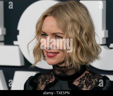 New York, États-Unis. 24 Juin, 2019. Naomi Watts wearing dress par Erdem assiste à la première mondiale de réseau Showtime la voix la plus forte à Paris Theater Crédit : Lev Radin/Pacific Press/Alamy Live News Banque D'Images