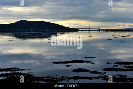 Tôt le matin sur les rives de la Firth Beauly, Inverness, Écosse Banque D'Images