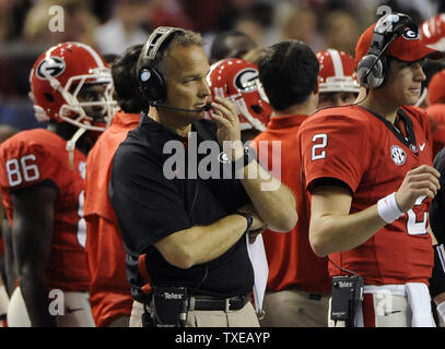 L'entraîneur-chef des Bulldogs Géorgie Mark Richt travaille l'écart contre l'Alabama dans la première moitié de leur SEC Championship match de football collégial au Georgia Dome à Atlanta le 1 décembre 2012. UPI/David Tulis Banque D'Images