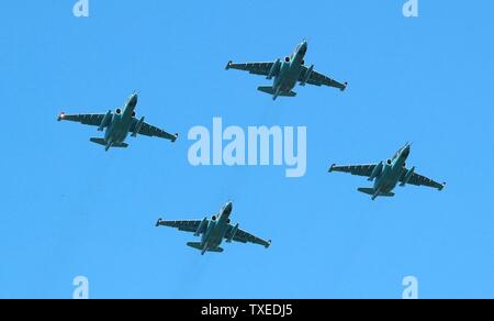 Minsk. 24 Juin, 2019. Les avions assister à une répétition pour le défilé militaire marquant le jour de l'indépendance du Bélarus à Minsk le 24 juin 2019. Le défilé militaire marquant le jour de l'indépendance du Bélarus, s'amorcera le 3 juillet. L'EFIM Crédit : Mazurevich/Xinhua/Alamy Live News Banque D'Images