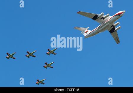 Minsk. 24 Juin, 2019. Les avions assister à une répétition pour le défilé militaire marquant le jour de l'indépendance du Bélarus à Minsk le 24 juin 2019. Le défilé militaire marquant le jour de l'indépendance du Bélarus, s'amorcera le 3 juillet. L'EFIM Crédit : Mazurevich/Xinhua/Alamy Live News Banque D'Images