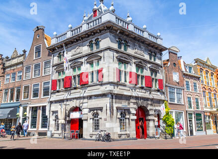 Haarlem, Pays-Bas - 31 mai 2019 : bâtiment historique le Waegh une ancienne Balance à Haarlem qui sert aujourd'hui qu'un café restauration aux touristes. Banque D'Images