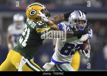 Green Bay Packers gratuit à la Ha Ha Clinton-Dix (21) s'attaque à l'échelle de Dallas Cowboys receveur Terrance Williams (83) dans le match de la division NFC chez AT&T Stadium à Arlington, au Texas le 15 janvier 2017. Photo par Shane Roper/UPI Banque D'Images