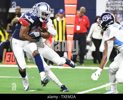 Dallas Cowboys Amari Cooper fait un cercle en face de Tennessee Titans humains au cours de la première moitié à AT&T Stadium à Arlington, Texas, le 5 novembre 2018. Photo par Ian Halperin/UPI Banque D'Images
