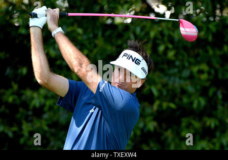 Bubba Watson frappe un coup de départ sur le 5ème trou de la troisième série de la 2014 Tournoi des maîtres à Augusta National Golf Club à Augusta (Géorgie) le 12 avril 2014. UPI/Kevin Dietsch Banque D'Images