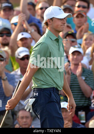 Jordan Spieth promenades sur le 18ème green après avoir terminé le tournoi Masters 2014 à l'Augusta National Golf Club à Augusta, Géorgie, le 13 avril 2014. UPI/Kevin Dietsch Banque D'Images