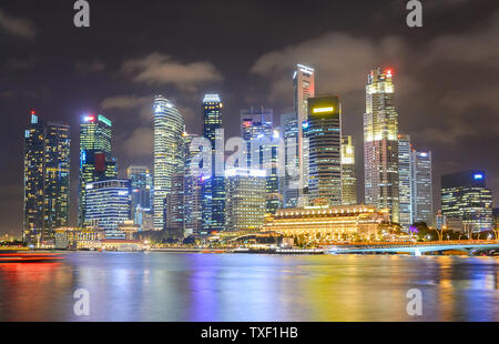 Paysage urbain de centre-ville de Singapour. Business architecture de nuit Banque D'Images