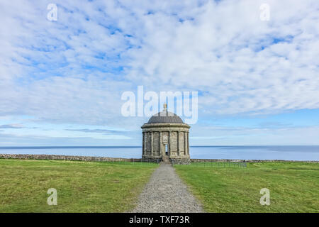 Temple Mussenden lors d'une journée ensoleillée Banque D'Images