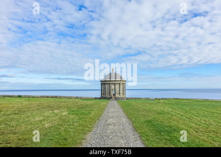 Temple Mussenden lors d'une journée ensoleillée Banque D'Images