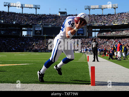 Indianapolis Colts tight end Dallas Clark apporte dans une passe de touché de 3 verges au cours du premier trimestre par rapport à la Baltimore Ravens au M&T Bank Stadium à Baltimore, Maryland le 22 novembre 2009. UPI/Kevin Dietsch Banque D'Images