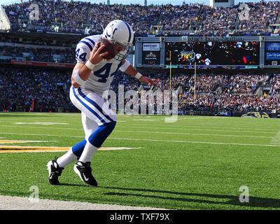 Indianapolis Colts tight end Dallas Clark apporte dans une passe de touché de 3 verges au cours du premier trimestre par rapport à la Baltimore Ravens au M&T Bank Stadium à Baltimore, Maryland le 22 novembre 2009. UPI/Kevin Dietsch Banque D'Images