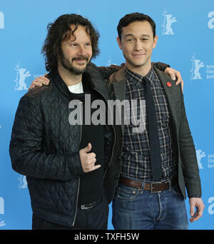 Ram Bergmann (L) et Joseph Gordon-Levitt arrivent à l'appel de la photo pour le film 'Dsur Jon's Addiction' au cours de la 63e Berlinale à Berlin le 8 février 2013. UPI/David Silpa Banque D'Images