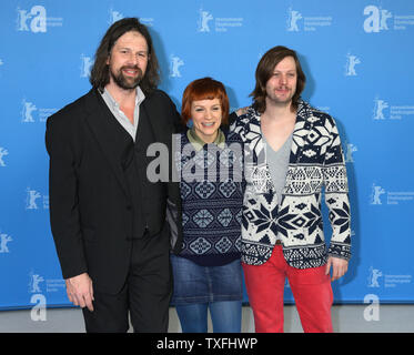 Johan Heldenbergh (L), Veerle Baetens (C) et Felix Van Groeningen arrivent à l'appel de la photo le film 'Le cercle brisé pendant la 63e Ventilation' Festival International du Film de Berlin à Berlin le 12 février 2013. UPI/David Silpa Banque D'Images