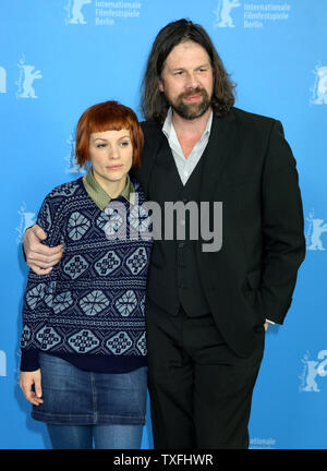 Veerle Baetens (L) et Johan Heldenbergh arrivent à l'appel de la photo le film 'Le cercle brisé pendant la 63e Ventilation' Festival International du Film de Berlin à Berlin le 12 février 2013. UPI/David Silpa Banque D'Images