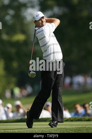 Padraig Harrington l'Irlande de tees off au 12ème trou lors du premier tour de la 91e Championnat de la PGA à Hazeltine National Golf Club à Chaska, Minnesota le 13 août 2009. UPI/Brian Kersey Banque D'Images