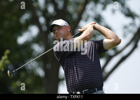 Lucas Glover tees off sur le deuxième trou au cours de la deuxième ronde de la 91e Championnat de la PGA à Hazeltine National Golf Club à Chaska, Minnesota le 14 août 2009. UPI/Brian Kersey Banque D'Images