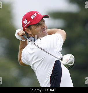 Padraig Harrington l'Irlande de tees off sur le premier trou au cours de la troisième ronde de la 91e Championnat de la PGA à Hazeltine National Golf Club à Chaska, Minnesota le 15 août 2009. UPI/Brian Kersey Banque D'Images