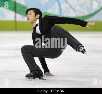 Nobunari Oda du Japon tombe lors de son programme libre dans la compétition de patinage artistique aux Jeux Olympiques d'hiver de 2010 à Vancouver, Canada le 18 février 2010. UPI/Brian Kersey Banque D'Images