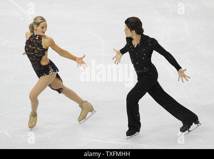 Sinead Kerr et John Kerr de Grande-bretagne skate le programme de danse sur glace obligatoire dans la compétition de patinage artistique aux Jeux Olympiques d'hiver de 2010 à Vancouver, Canada le 19 février 2010. UPI/Brian Kersey Banque D'Images