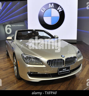 BMW dévoile la Série 6 Cabriolet 2012 au 2011 North American International Auto Show, à la Cobo Center de Detroit le 10 janvier 2011. UPI/Brian Kersey Banque D'Images