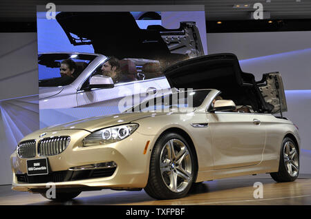 BMW dévoile la Série 6 Cabriolet 2012 au 2011 North American International Auto Show, à la Cobo Center de Detroit le 10 janvier 2011. UPI/Brian Kersey Banque D'Images