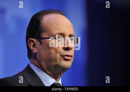 Le Président français François Hollande s'adresse aux journalistes lors d'une conférence de presse à la suite de la 2012 Sommet de l'OTAN le 21 mai 2012 à Chicago. UPI/Brian Kersey Banque D'Images