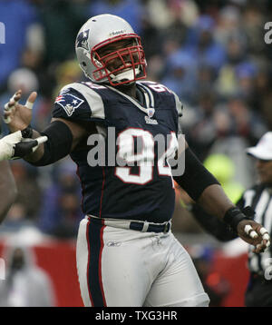 Le joueur de ligne défensive des Patriots de la Nouvelle-Angleterre Ty Warren célèbre un premier trimestre arrêt de la Nouvelle York Jets au Stade Gillette de Foxboro, Massachusetts le 16 décembre 2007. Les Patriotes défait les Jets 20-10. (Photo d'UPI/Matthew Healey) Banque D'Images