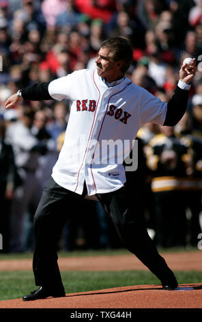 Boston Bruins hockey legend Bobby Orr, center, reaches out to former Boston Red  Sox's Bill Buckner, center, as former Red Sox's Dwight Evans, left, Red Sox  Chairman and co-owner Tom Werner, second