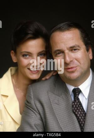 L'écrivain français Paul-Loup Sulitzer et son épouse Alejandra Di Andia au Festival du Film Américain de Deauville en septembre 1989. Banque D'Images