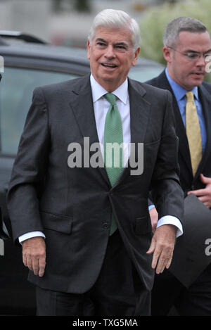 Le sénateur Chris Dodd (D-CT) arrive au service commémoratif pour Edward Kennedy à la John F. Kennedy Presidential Library and Museum à Boston le 28 août 2009. Le sénateur Kennedy, décédé mardi tard dans la nuit à l'âge de 77 ans, sera enterré dans le cimetière d'Arlington demain après un enterrement à Boston. UPI/Kevin Dietsch. Banque D'Images