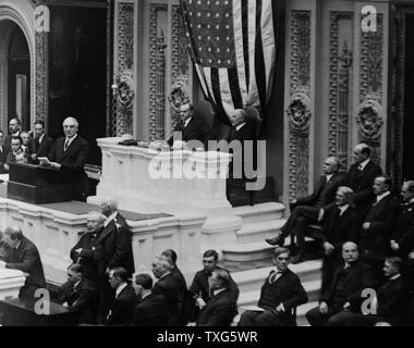 Warren Harding, 29e président des États-Unis d'Amérique (1921-1923). En 1922 Congrès d'adressage Harding, vice-président Calvin Coolidge à la présidence Banque D'Images