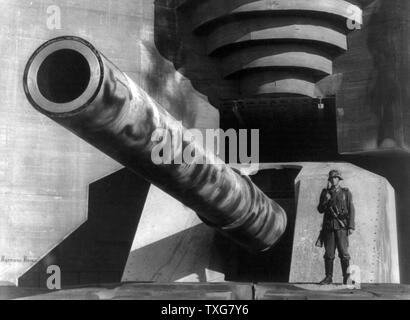 La Seconde Guerre mondiale. Canon d'un pistolet avec grand soldat allemand à fortifications Banque D'Images