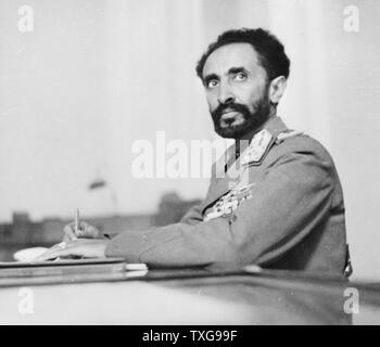 Haïlé Sélassié, Empereur d'Ethiopie au palace, Addis-Abeba après la défaite des Italiens, le 5 mai Haile Selassie entré Addis Abeba après l'exil en Angleterre (1936-1941). Banque D'Images