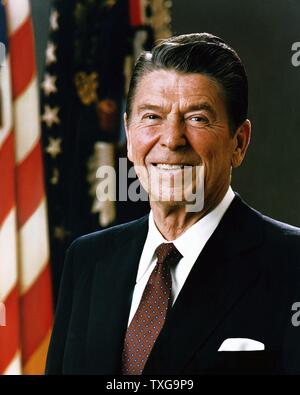 Portrait officiel du président Ronald Reagan, 1981. Ronald Wilson Reagan fut le 40e président des États-Unis (1981-1989) et le 33e gouverneur de Californie (1967-1975). Banque D'Images