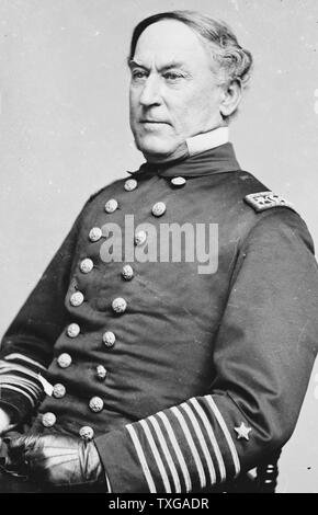 David Glasgow Farragut (1801-1870) officier de la marine des États-Unis pendant la guerre de Sécession (1861-1865). Premier contre-amiral, vice-amiral portrait de trois-quarts, assis. Banque D'Images