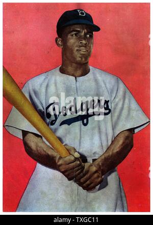 Dos de couverture de Jackie Robinson bande dessinée. Portrait de mi-longueur de Jackie Robinson à Brooklyn Dodgers uniforme, posé, holding baseball bat. Banque D'Images