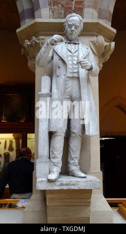 Statue de Hans Christian Ørsted (1777-1851), un physicien et chimiste danois qui a découvert que les courants électriques créer des champs magnétiques, un aspect important de l'électromagnétisme. Il est encore connu aujourd'hui pour la loi d'Oersted. Datée 2009 Banque D'Images